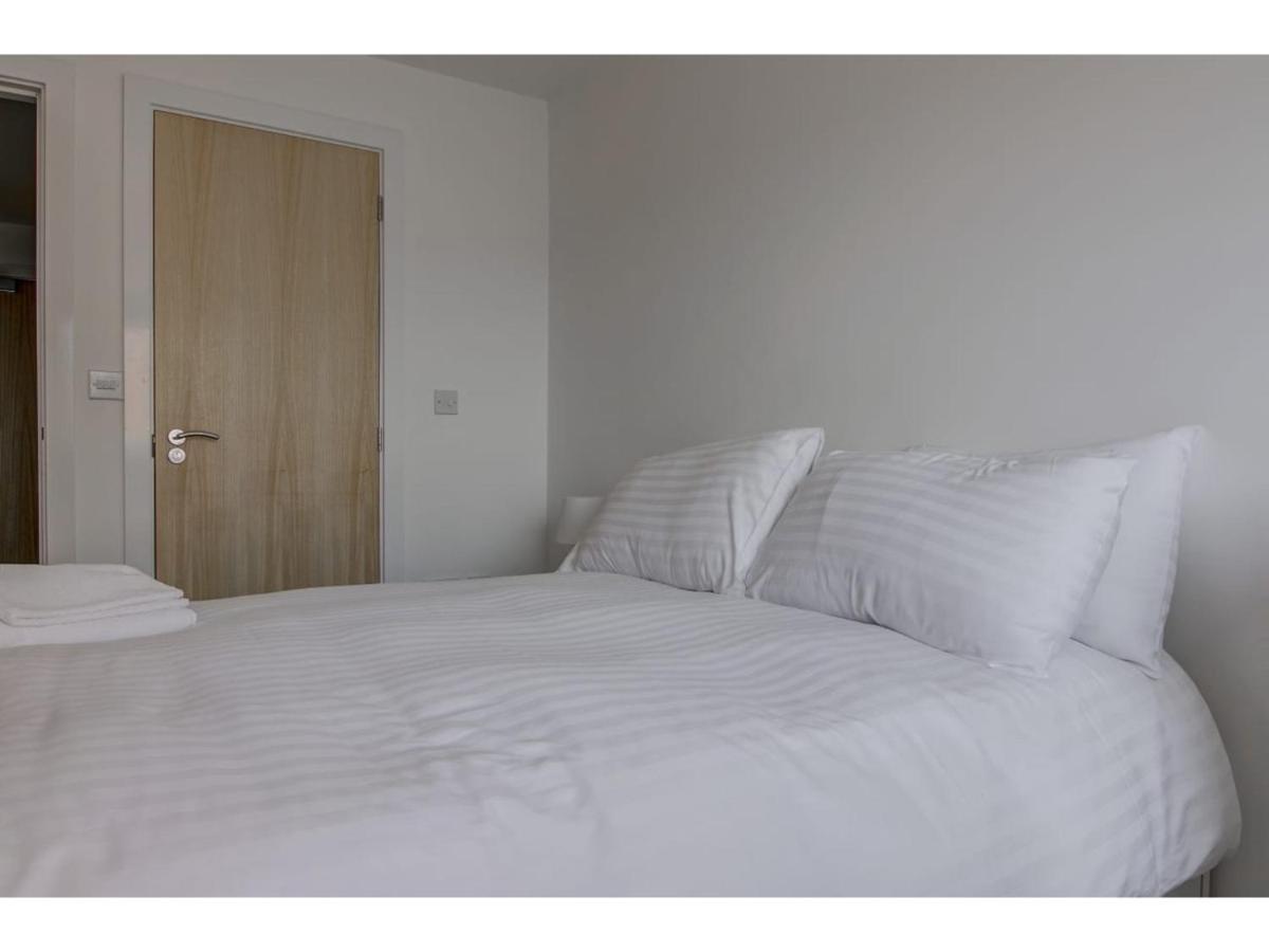 Large, Spacious And Modern Apt For 4 In Манчестер Экстерьер фото